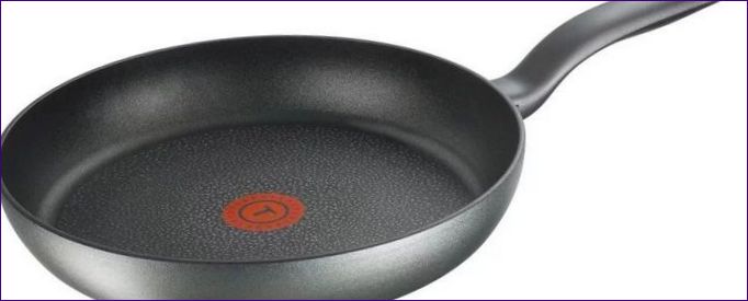 Tefal Hard Titanium+ stekpanna