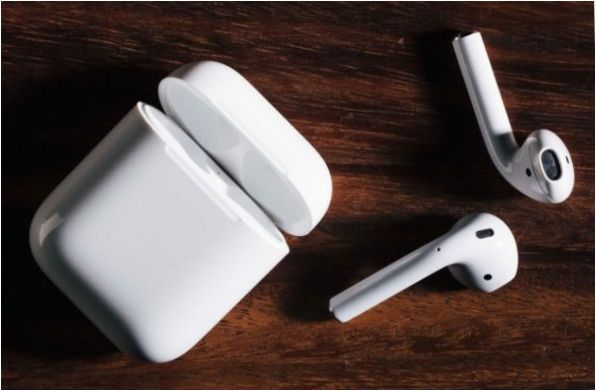 Apple AirPods trådlösa hörlurar