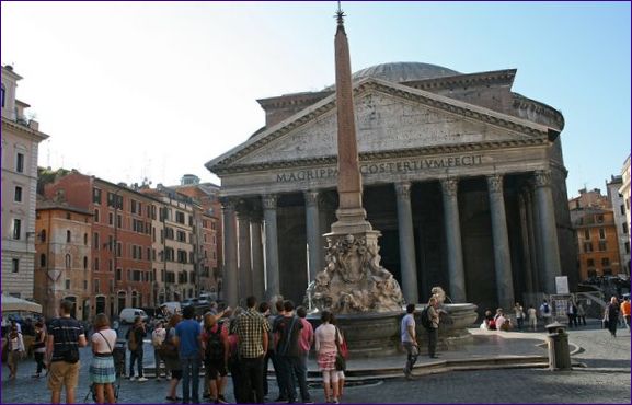 Navona Pantheon