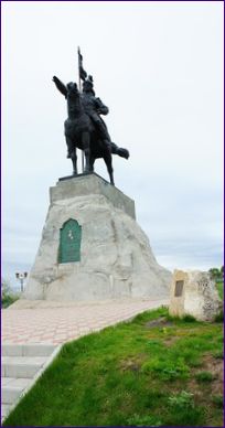 Monument till Emir Ibrahim I ben Mukhamad