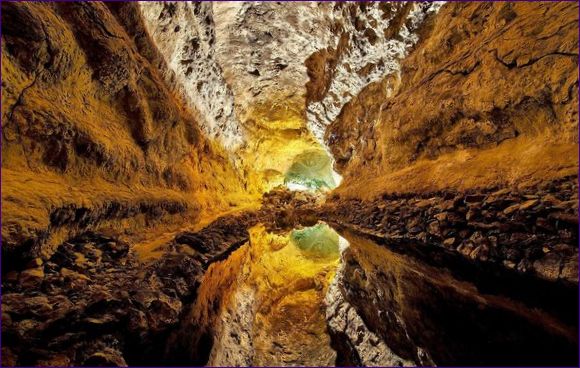 Den vulkaniska grottan Cueva de los Verdes