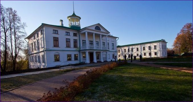 Museum-reservat av N. Nekrasov Karabikha