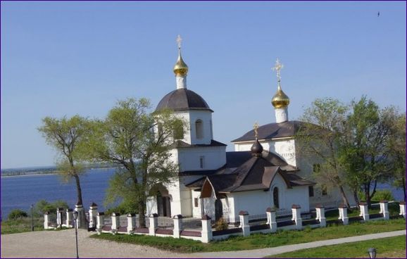 Kyrkan Sankt Konstantin och Sankt Helena, lika med apostlarna