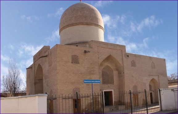 Aksaray mausoleum