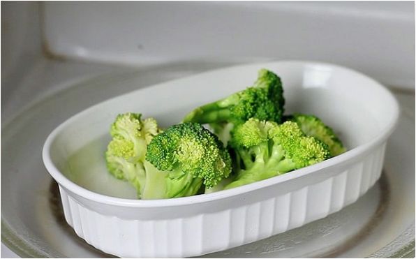 Broccoli i mikrovågsugn