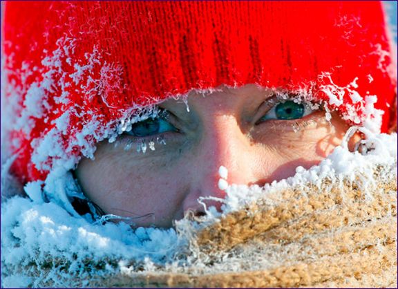 Hur du skyddar din hud från frost och vind på vintern: översikt över 18 ansiktsskyddsprodukter för kallt väder