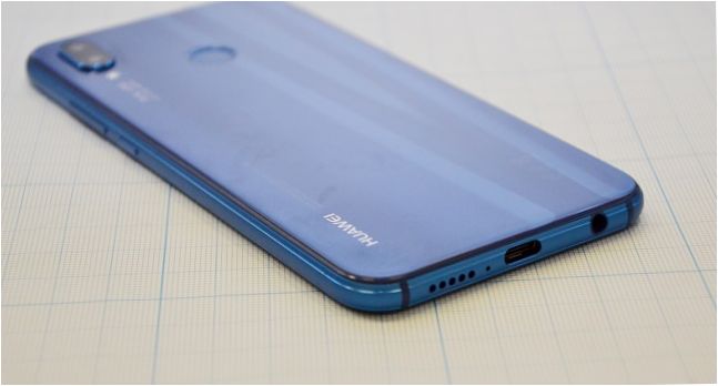 Den nedre delen av Huawei P20 Lite